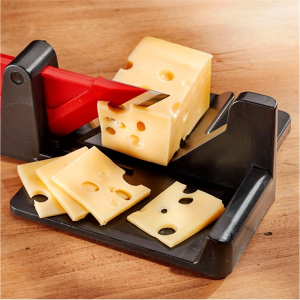 Dispozitiv multifunctional pentru feliat