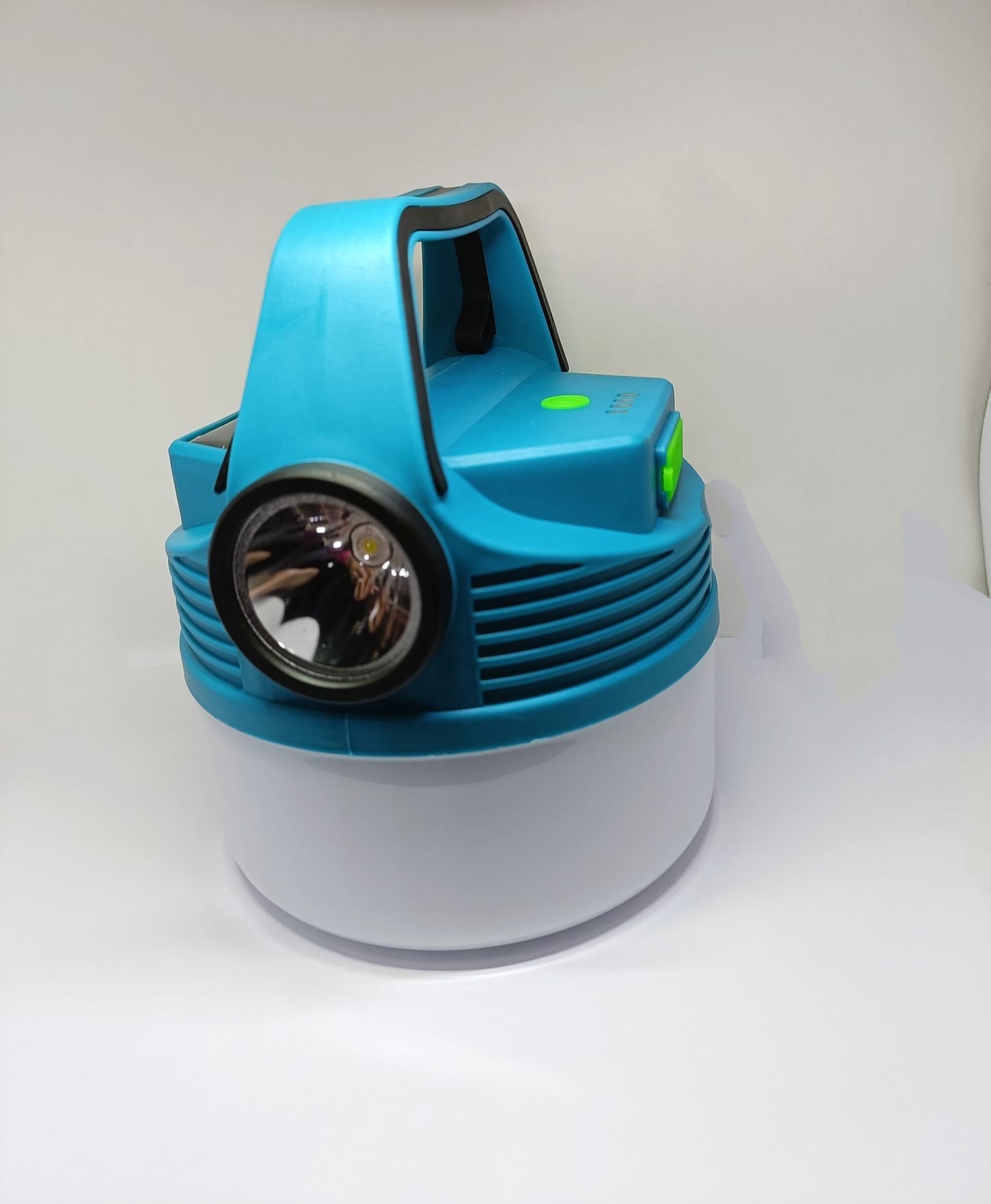 Lampa solara cu incarcare de urgenta