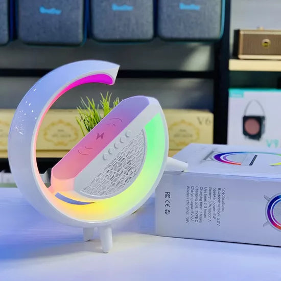 Lampa Smart LED RGB si Incarcator Wireless