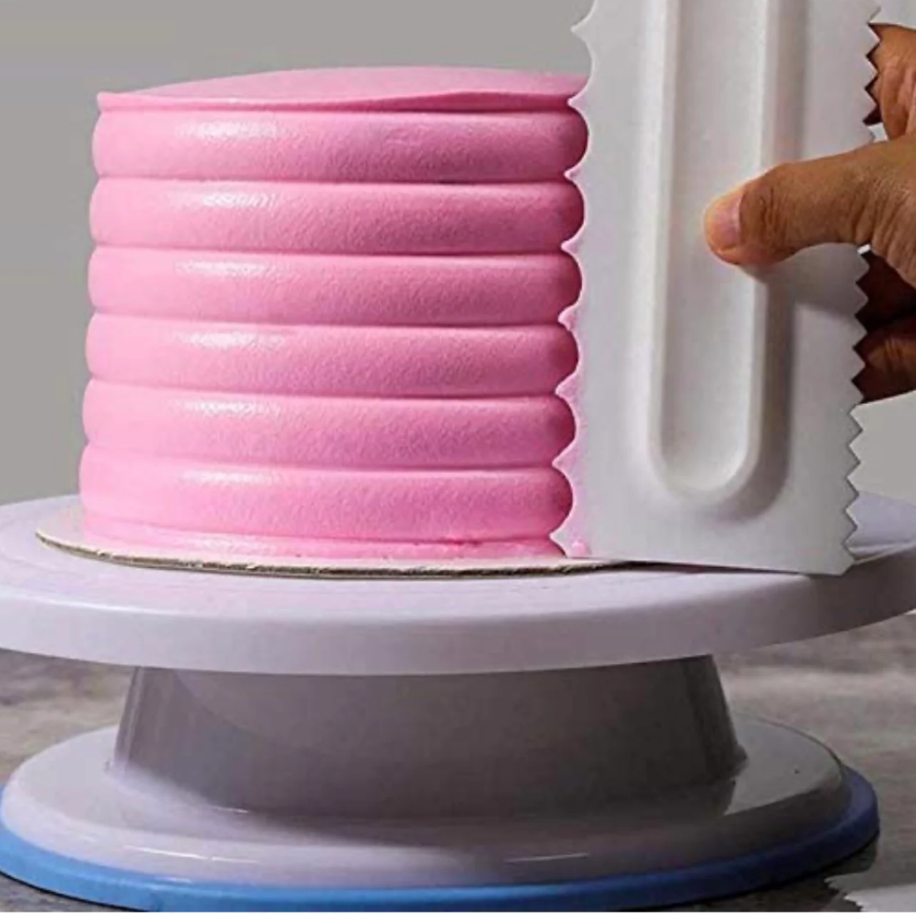 Platou rotativ decorare cu baza antiaderenta, 28 cm + CADOU Set 4 raclete decorare tort, 8 modele diferite