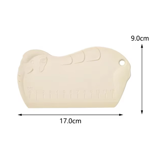 Taietor aluat din plastic ABS, crem, gradat, model elefant, 17 x 9 cm