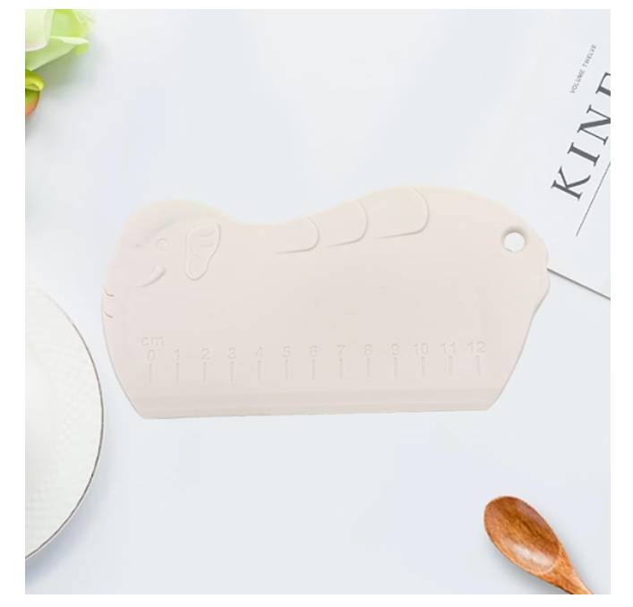 Taietor aluat din plastic ABS, crem, gradat, model elefant, 17 x 9 cm